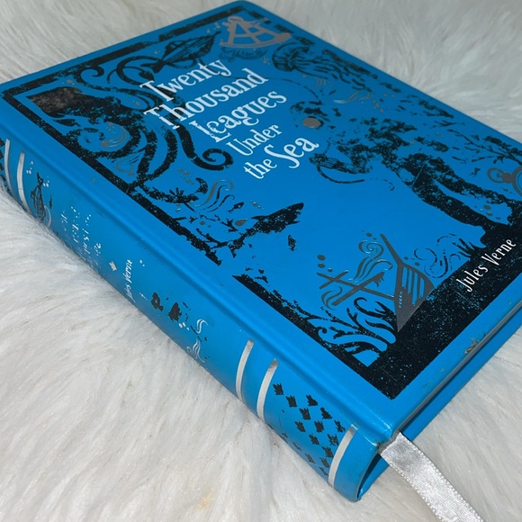 Twenty Thousand Leagues Under The Sea Hard Cover Collection - Picture 3 of 7
